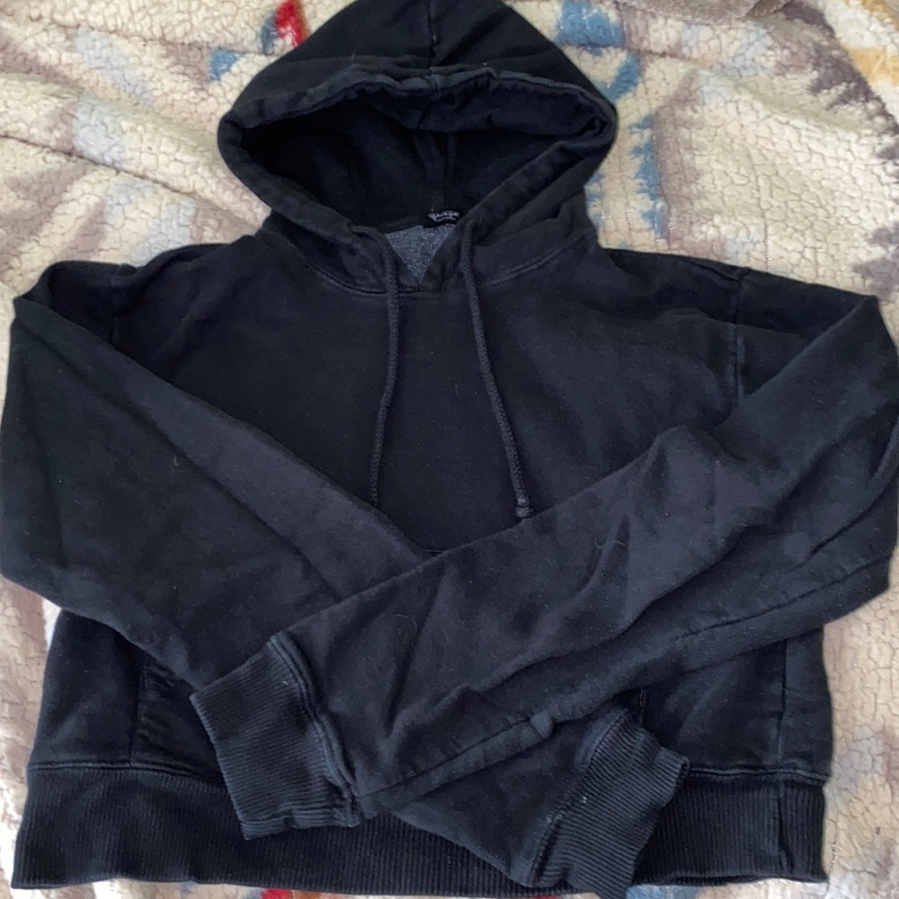 Black crop hoodie